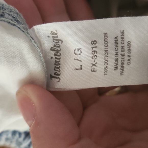 100% Acid Washed Lightweight Shorts - Picture 5 of 5